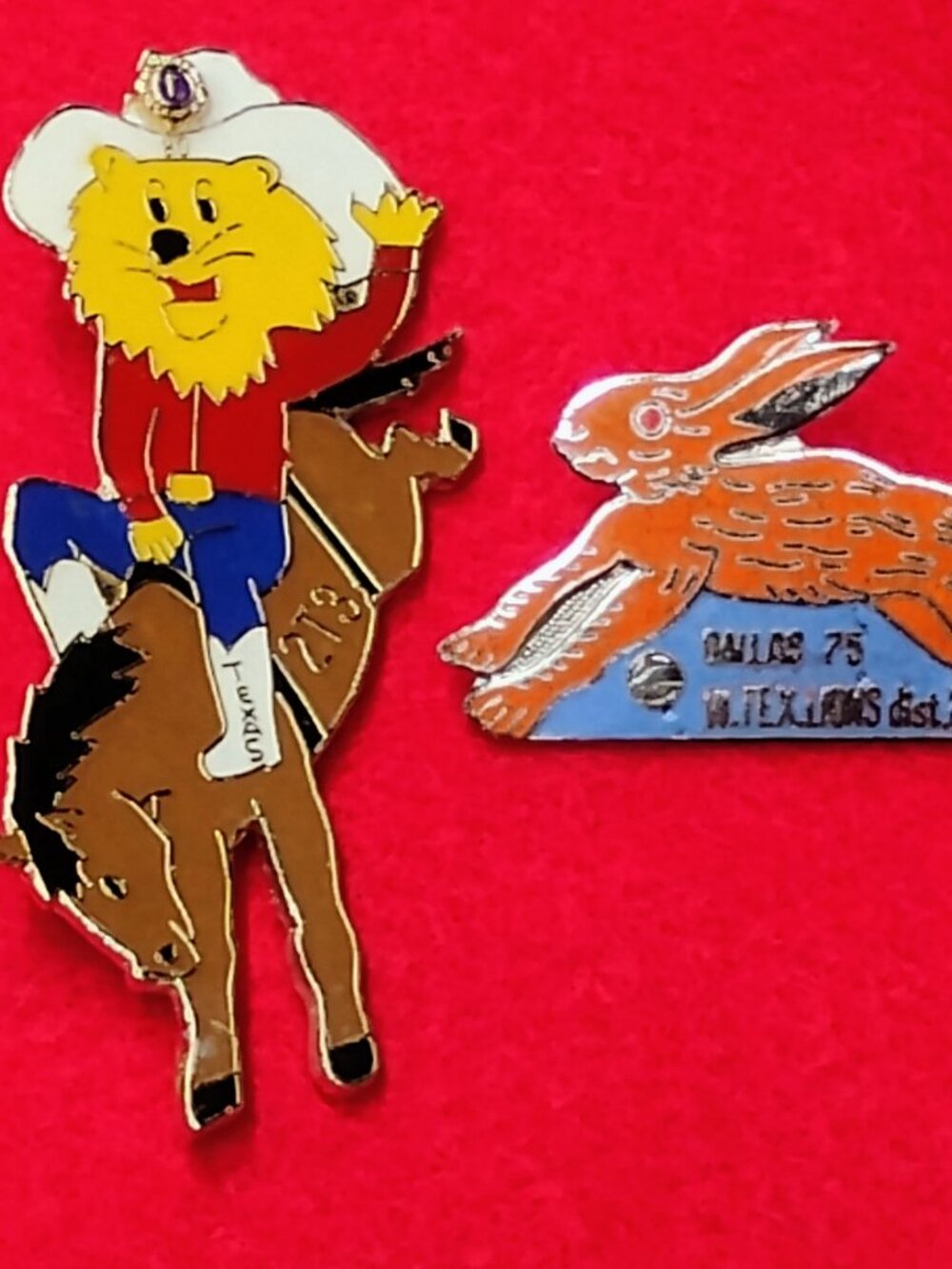 2 Texas Lions Club Hat Lapel Pins Rodeo Buckin Bronco Horse Dallas 1975 Rabbit